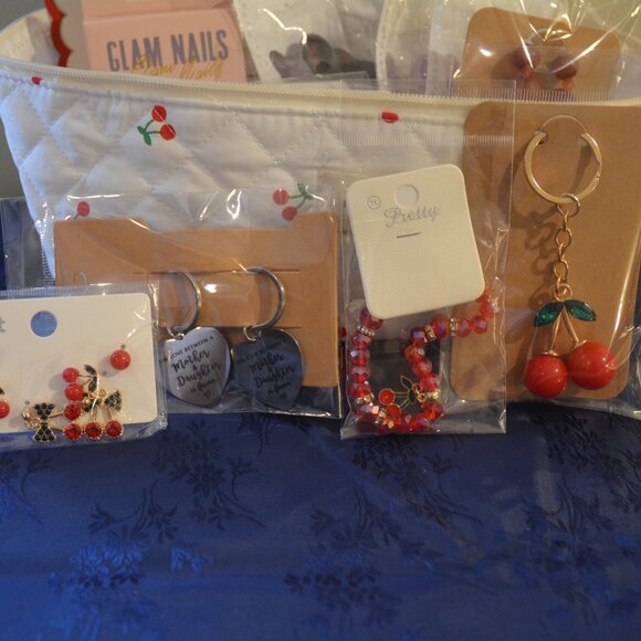 Cherry Loverβs Gift Set β Makeup Bag Filled with Cherry-Themed Accessories (NEW) - Picture 5 of 10